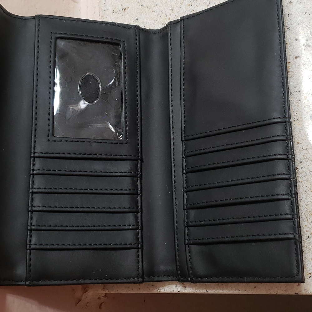 Guess Wallet⁰ - Picture 3 of 4
